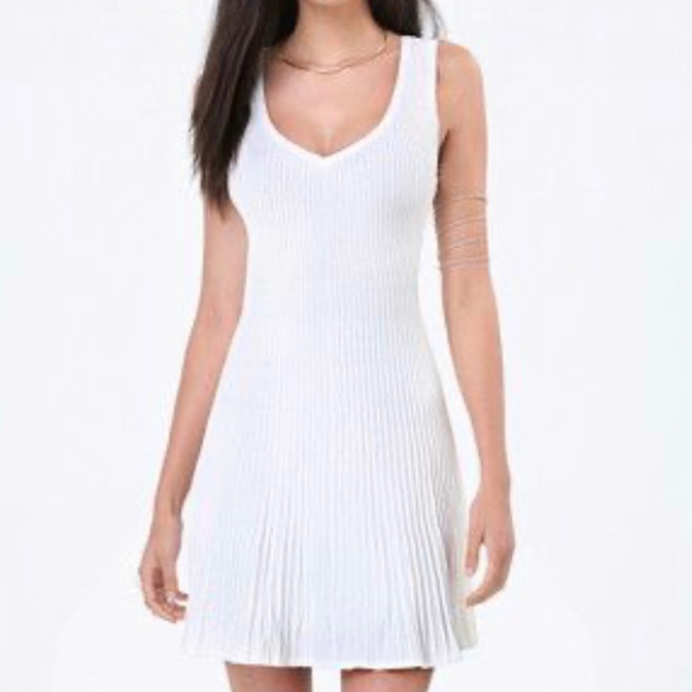 New! BEBE Flowy midi dress